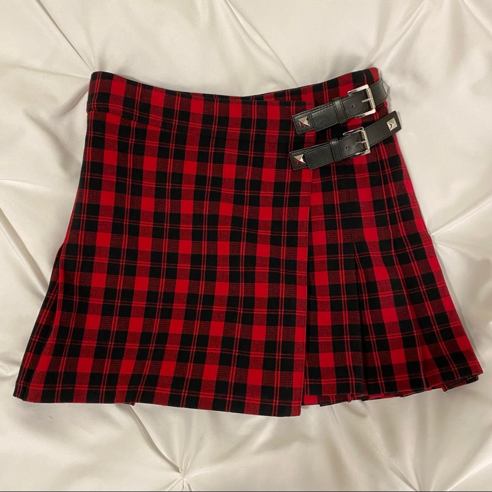 michael kors red and black plaid buckle pleated skirt